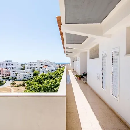 Daire Holidays Near The Strip