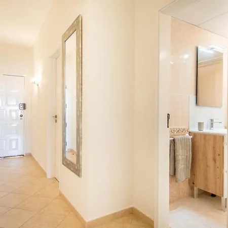 Holidays Near The Strip Apartmán