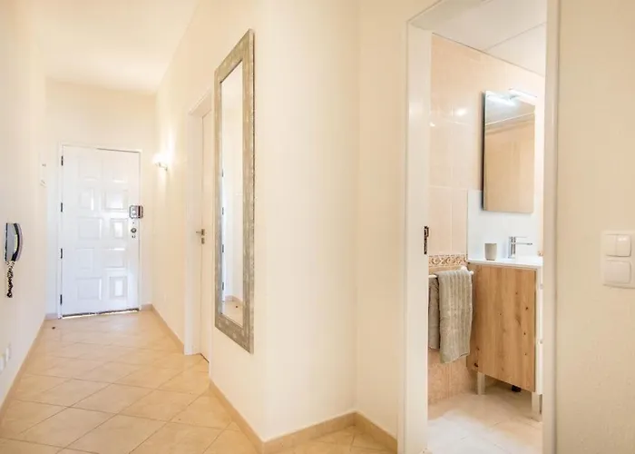 Holidays Near The Strip Lägenhet