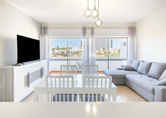 Holidays Near The Strip *